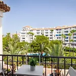 Apartament Banus - Puerto Banus, Playas Del Duque Beachside Residential, 2bd -2ba, Direct & P Banus Access, 35,000 M2 Gardens, 3 Pools
