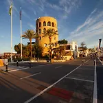 Banus - Puerto Banus, Playas Del Duque Beachside Residential, 2bd -2ba, Direct & P Banus Access, 35,000 M2 Gardens, 3 Pools Apartament Marbella