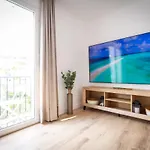 Banus - Puerto Banus, Playas Del Duque Beachside Residential, 2bd -2ba, Direct & P Banus Access, 35,000 M2 Gardens, 3 Pools Апартаменты *