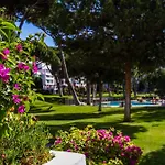 Banus - Puerto Banus, Playas Del Duque Beachside Residential, 2bd -2ba, Direct & P Banus Access, 35,000 M2 Gardens, 3 Pools
