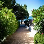 Апартаменты Banus - Puerto Banus, Playas Del Duque Beachside Residential, 2bd -2ba, Direct & P Banus Access, 35,000 M2 Gardens, 3 Pools