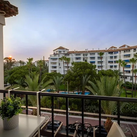 Banus - Puerto Banus, Playas Del Duque Beachside Residential, 2bd -2ba, Direct & P Banus Access, 35,000 M2 Gardens, 3 Pools