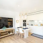 Lägenhet Banus - Puerto Banus, Playas Del Duque Beachside Residential, 2bd -2ba, Direct & P Banus Access, 35,000 M2 Gardens, 3 Pools *