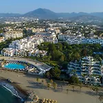 Banus - Puerto Banus, Playas Del Duque Beachside Residential, 2bd -2ba, Direct & P Banus Access, 35,000 M2 Gardens, 3 Pools Marbella